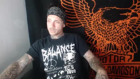 showingitoff online show from October 1, 4:22 am