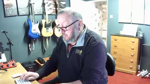 Snapshot of james1122334455667788990 chatting on July 25, 11:34 pm Andrew James online show from July 25, 11:34 pm