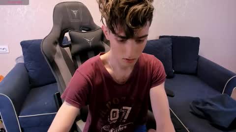 Snapshot of james_mil chatting on September 20, 9:29 pm James online show from September 20, 9:29 pm