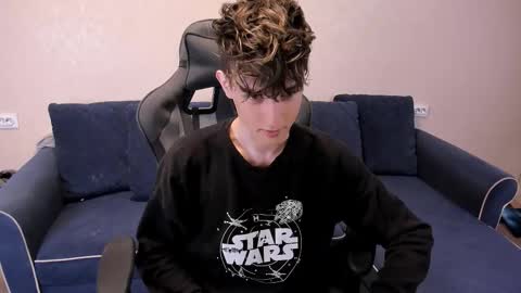 Snapshot of james_mil chatting on October 15, 7:15 pm James online show from October 15, 7:15 pm