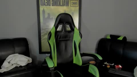 Jamesinked  online show from January 27, 7:56 pm