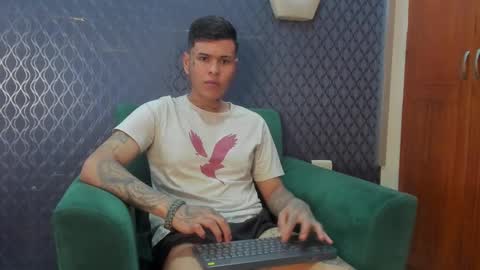 Jamesinked  online show from October 6, 6:15 pm