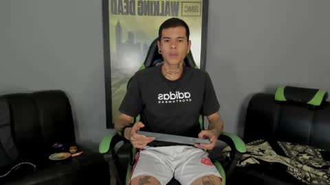 Jamesinked  online show from February 5, 6:48 pm