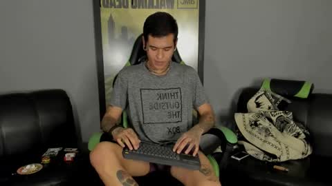 Jamesinked  online show from February 25, 9:37 pm