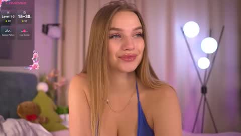 Day Alice Night Stella online show from February 11, 6:50 am