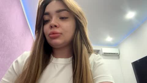 Mia online show from May 26, 6:52 am