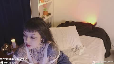   jmaybe e online show from February 19, 11:04 pm