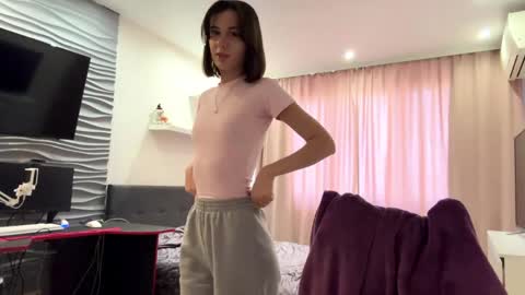 Lily online show from April 21, 1:40 pm