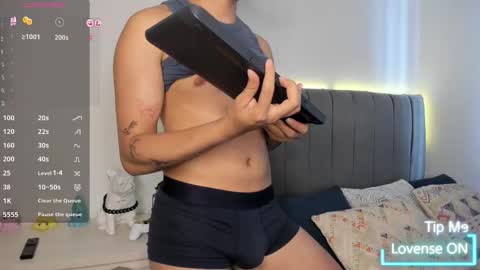 JARETHH online show from November 10, 2:42 pm