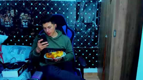 Javier online show from December 17, 12:39 am