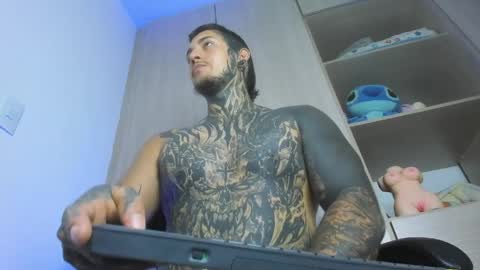 Michael independient model online show from March 31, 8:20 pm