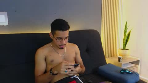 Snapshot of jaybrown_1 chatting on October 10, 5:13 am Jay online show from October 10, 5:13 am