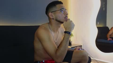 Snapshot of jaybrown_1 chatting on October 2, 3:16 am Jay online show from October 2, 3:16 am