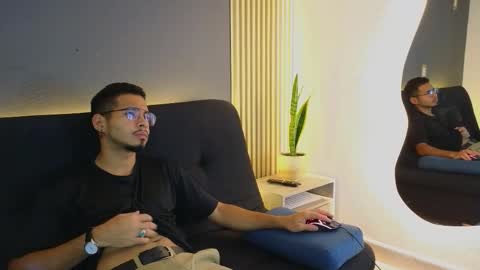 Snapshot of jaybrown_1 chatting on October 13, 4:36 am Jay online show from October 13, 4:36 am