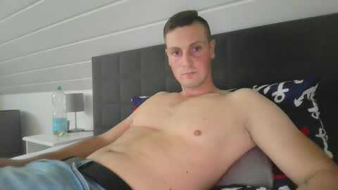 Snapshot of jayfex97 chatting on September 15, 1:56 pm jayfex97 online show from September 15, 1:56 pm