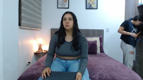 Jazmin and Scarlett online show from March 31, 10:15 am