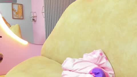 jazmin  online show from October 11, 11:59 am