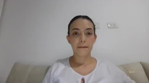 jazminojeda online show from August 6, 4:10 am