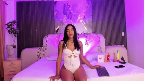 Jazminrusso  online show from May 15, 6:00 am
