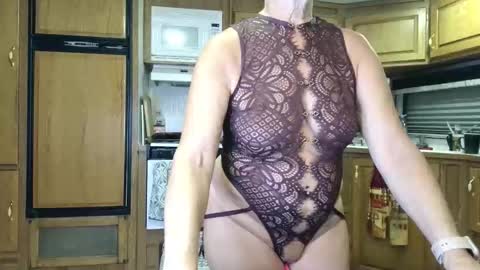 JCcurves online show from April 12, 6:17 am