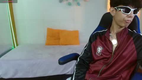 Snapshot of jeander186 chatting on October 18, 1:04 pm jeander186 online show from October 18, 1:04 pm