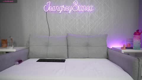Snapshot of jeangreybianca chatting on January 28, 11:50 pm Bianca online show from January 28, 11:50 pm