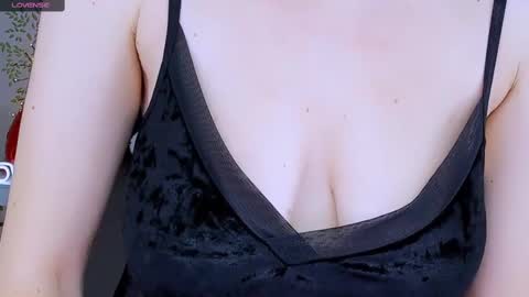 Snapshot of jeanniefox_ chatting on February 12, 1:37 pm jeanniefox_ online show from February 12, 1:37 pm