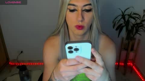  ashley   online show from November 22, 11:08 am