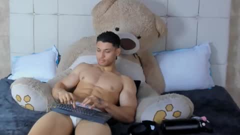 Snapshot of jeicob_gagnon chatting on February 10, 2:16 pm jeicob gagnon online show from February 10, 2:16 pm