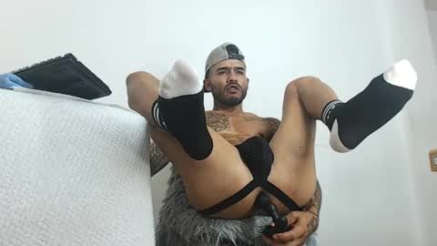 Snapshot of jeilertthh chatting on February 7, 4:48 am jeilertthh online show from February 7, 4:48 am