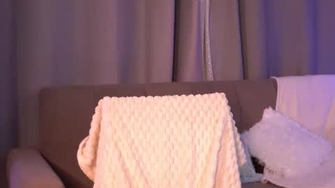 Snapshot of jenesaisquoi_ chatting on October 5, 4:10 am Isabella online show from October 5, 4:10 am