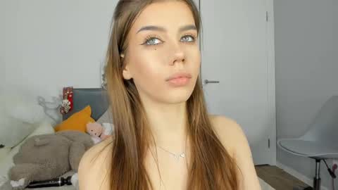Snapshot of jenie_fire chatting on March 5, 7:27 pm Dolly online show from March 5, 7:27 pm
