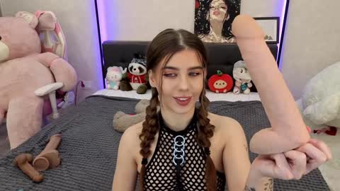 Snapshot of jenie_fire chatting on September 25, 1:29 pm Dolly online show from September 25, 1:29 pm