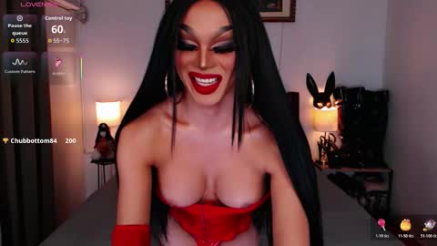 Snapshot of jenifers_body chatting on October 25, 8:20 pm Queen Jenifer online show from October 25, 8:20 pm