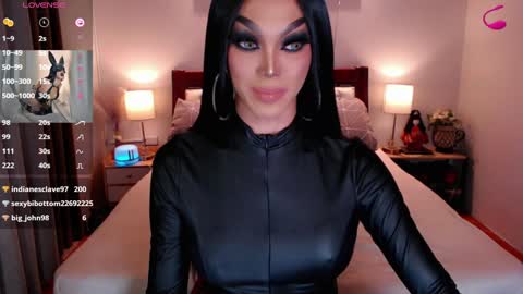 Snapshot of jenifers_body chatting on January 26, 11:08 pm Queen Jenifer online show from January 26, 11:08 pm