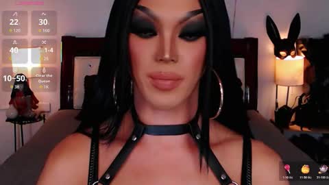 Snapshot of jenifers_body chatting on October 28, 8:43 pm Queen Jenifer online show from October 28, 8:43 pm