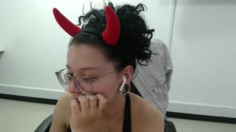 Snapshot of jenn_cg chatting on October 1, 5:12 pm jenn online show from October 1, 5:12 pm