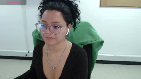 jenn online show from March 18, 10:04 pm