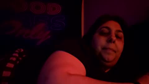 Snapshot of jennabrady chatting on January 15, 12:19 am Dragon Queen. Be my Dragon -- and online show from January 15, 12:19 am
