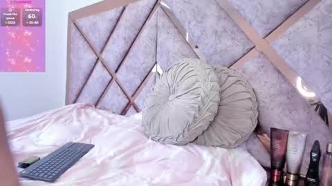 Snapshot of jennalove_ chatting on February 13, 9:39 pm My name is LizzyNice to meet you online show from February 13, 9:39 pm