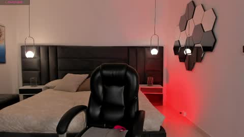 Jenna Olson  online show from April 7, 10:06 am