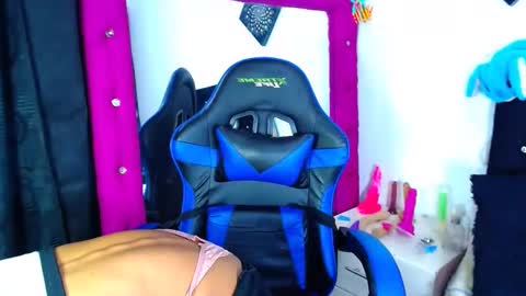 jenn online show from April 1, 6:47 am