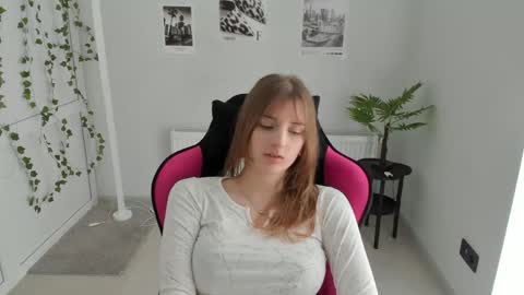Karla online show from April 22, 1:18 pm