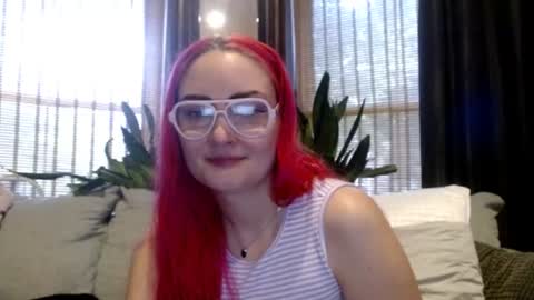 Jennifer Gwen online show from June 17, 6:57 pm