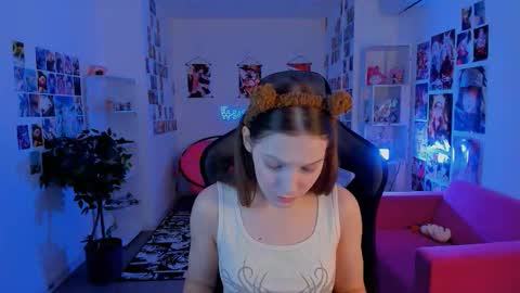 jenniferkiim online show from February 5, 8:29 am