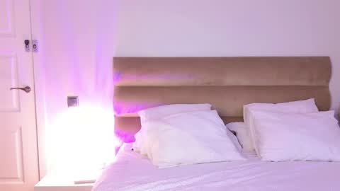 Jenny Roberts online show from April 18, 7:29 pm