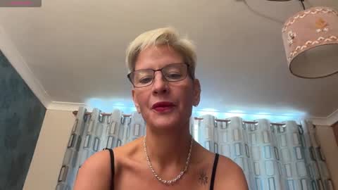 Snapshot of jennyhazel69 chatting on September 30, 12:26 pm JennyHazel online show from September 30, 12:26 pm