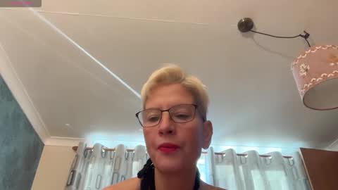 JennyHazel online show from November 2, 9:31 am