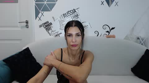 Snapshot of jennyxxx00 chatting on February 3, 8:35 am Jenny online show from February 3, 8:35 am