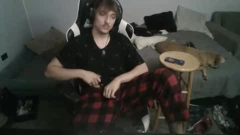 jerimiahslhong online show from November 17, 3:31 am